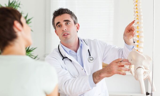 Si tiene síntomas de osteocondrosis, debe consultar a un médico para que le recete un examen con hardware de la columna.
